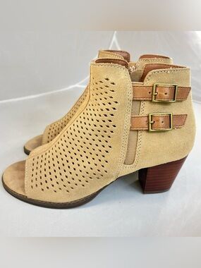 Vionic Tan Suede Perforated Open-Toe Ankle Booties with Buckle Detail Sz 7.5